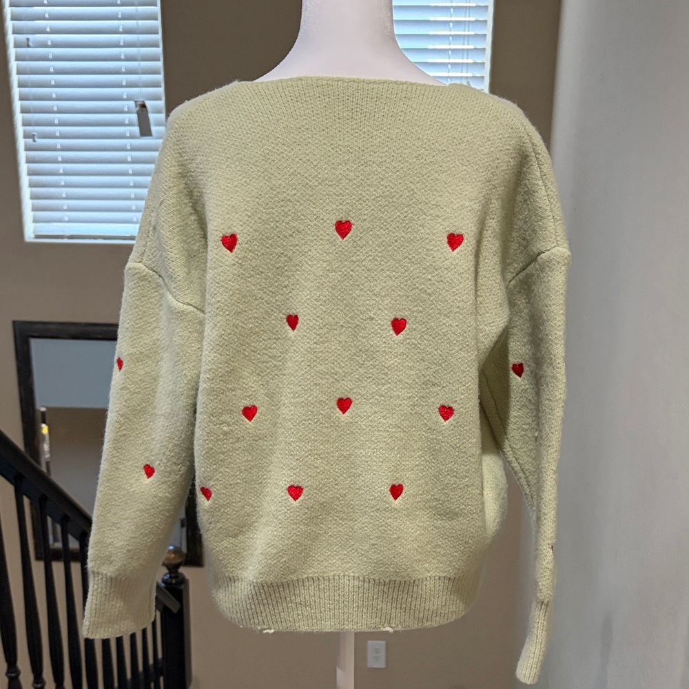 Heart Patterned Green Sweater - Picture 2 of 4